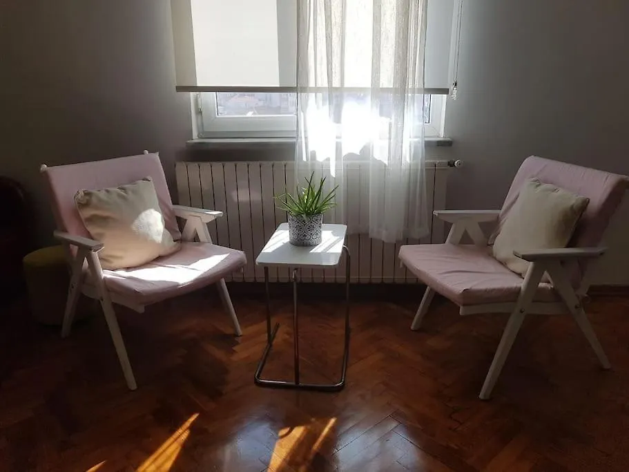 15 Min To Saw Airport + 5 Min To City Metro Istanbul Apartment